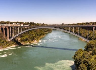 Niagara River © RokaB - Fotolia