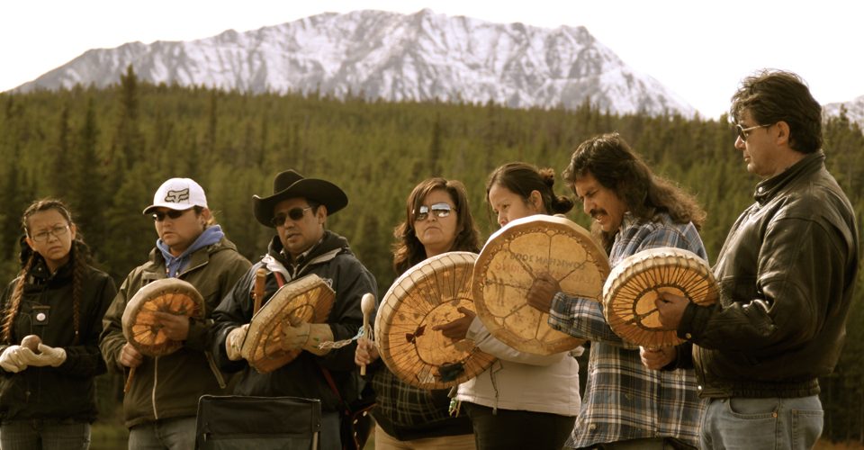 Prosperity mine Tŝilhqot’in First Nation drummers A\J AlternativesJournal.ca